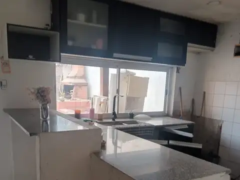 ALQUILER CASA 3 AMBIENTES CON PATIO , PARQUE Y PILETA