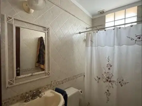 VENTA CASA 4 AMBIENTES CON QUINCHO Y PISCINA