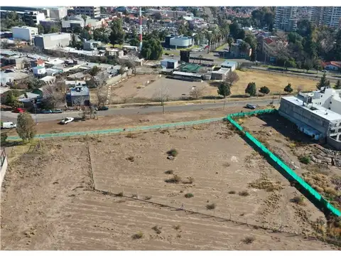VENDE LOTE FRENTE A PALMARES OPEN MALL