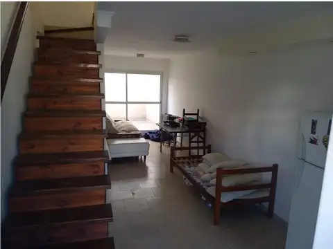 Depto Tipo Casa 3 ambientes con 2 baños