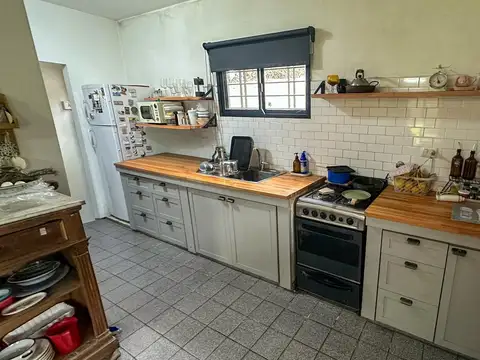 Casa 7 ambientes con 2 baños