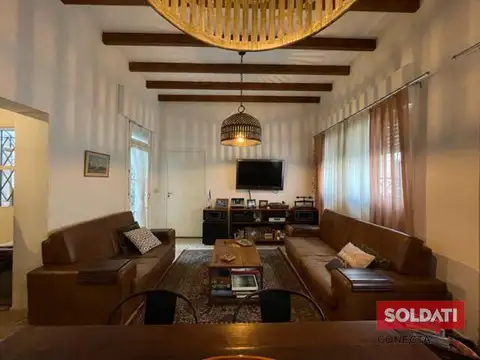 RETASADA  Casa en venta con terraza, reciclada a nuevo - San Telmo- Permuta por deptos
