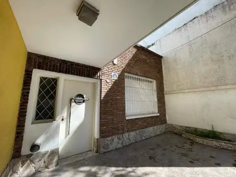 Casa en Alquiler con 1 cochera