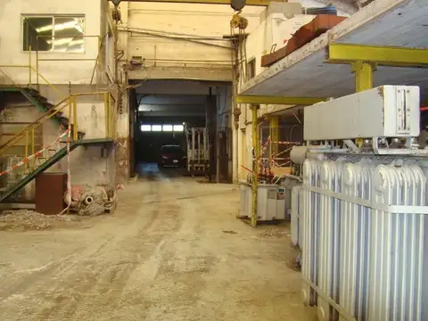 Galpon 2500 mtrs.2  cub. en 2 plantas con posibilidad de lote lindero de 400 mtrs.2