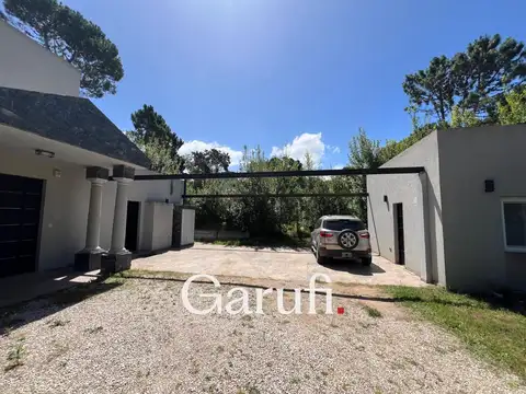 Casa 5 ambientes con 3 baños