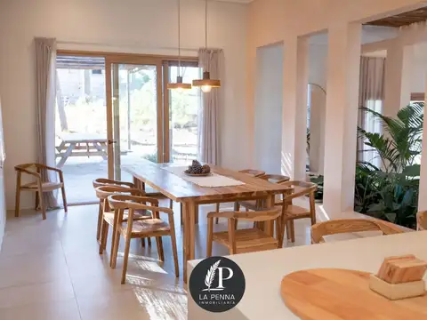 Casa 4 ambientes con 2 baños