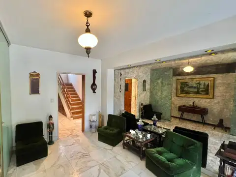 Casa 8 ambientes con 3 baños