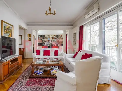 Dpto Venta 7 amb con balcón y cochera en Almagro