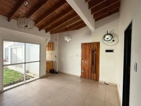 Casa 3 ambientes con 1 baño
