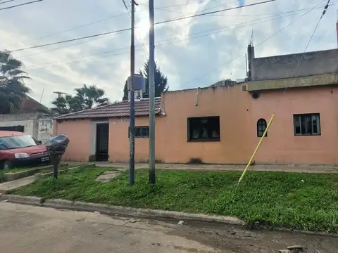 Casa en venta de 4 amb-Moreno