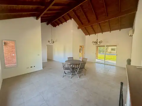 Venta Casa 4 Ambientes Pilar