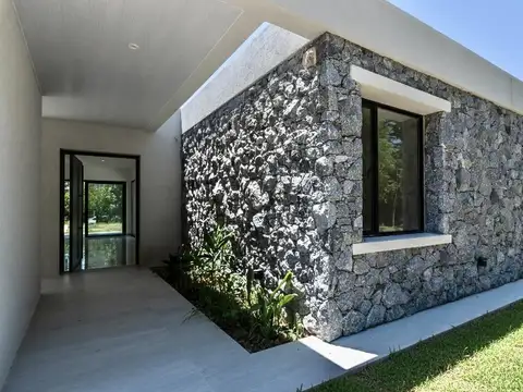 Casa a estrenar en venta en La Concepcion Lujan apta credito hipotecario