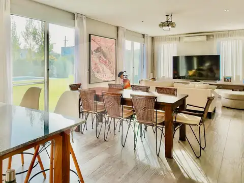 Casa 5 ambientes con 3 baños