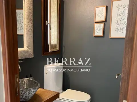 Casa 8 ambientes con 9 baños