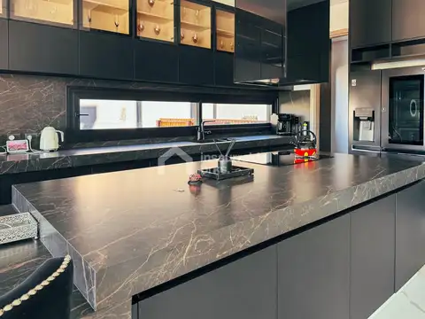 CASA EN VENTA EN EL YACHT NORDELTA, TIGRE! 3 PLANTAS Y 4 DORMITORIOS CON SALA DE MICROCINE!