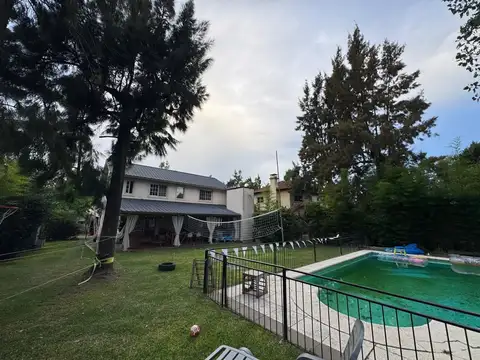 Casa en Venta con 4 cocheras