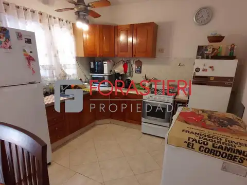Casa 4 ambientes con 2 baños