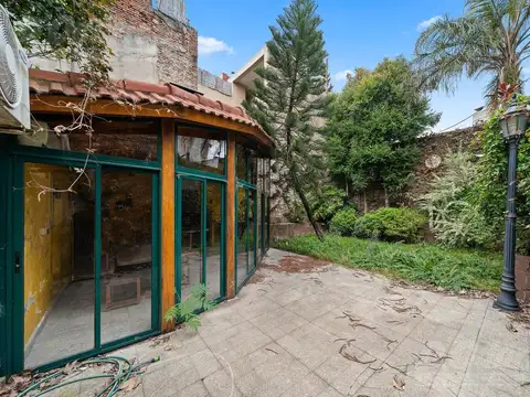 Departamento en Venta de 4 dormitorios y jardín propio en San Telmo.
