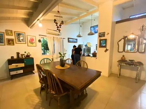 Casa en Venta con 4 cocheras