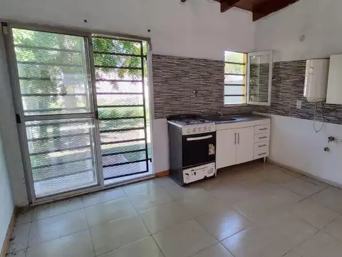 Casa en venta - 2 dormitorios 1 baño - 50mts2 - Villa Elisa, La Plata
