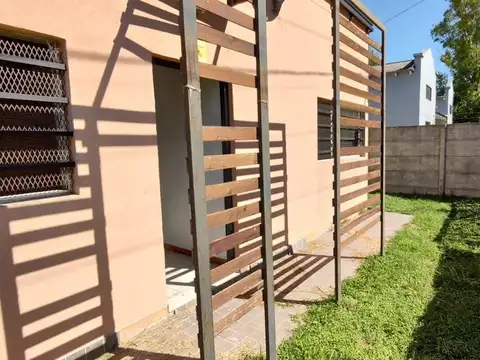 Casa en venta - 2 dormitorios 1 baño - 50mts2 - Villa Elisa, La Plata
