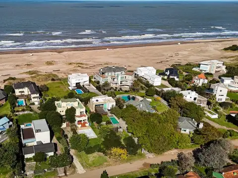 Casa en Alquiler Temporal con 2 cocheras