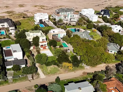 Casa 6 ambientes con 3 baños