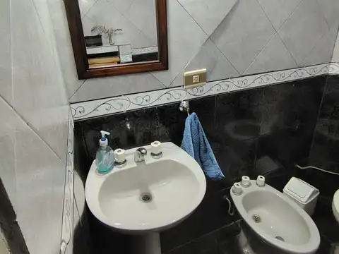 Casa 5 ambientes con 2 baños