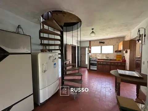 Casa 6 ambientes con 2 baños