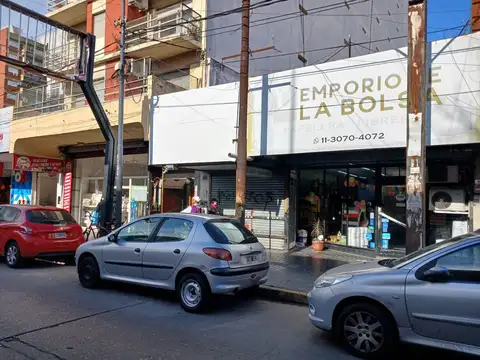Local en alquiler 35 m2 + 25 m2(entrepiso) Lanús E