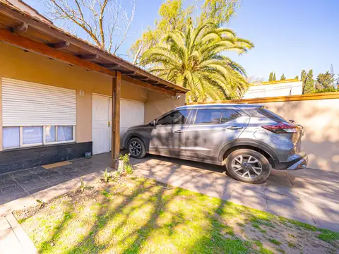 Casa en Venta con 3 cocheras