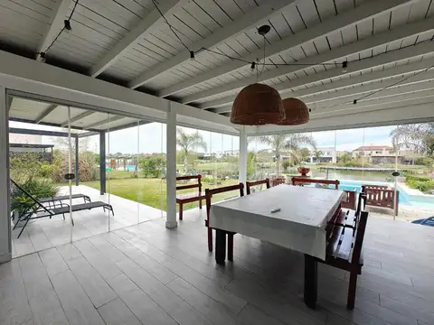 Casa en Venta con 4 cocheras