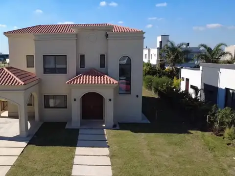 Casa 5 ambientes con 3 baños