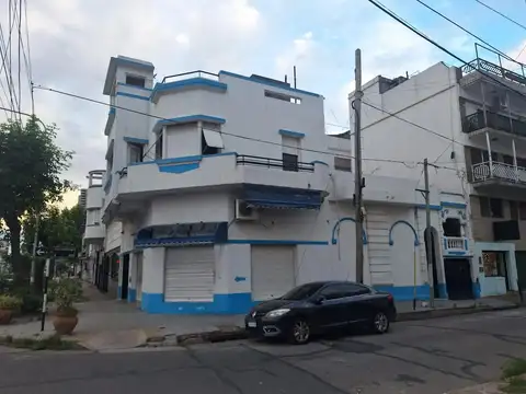 Avenida Hipólito Yrigoyen 900