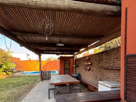 Casa 4 ambientes con 1 baño
