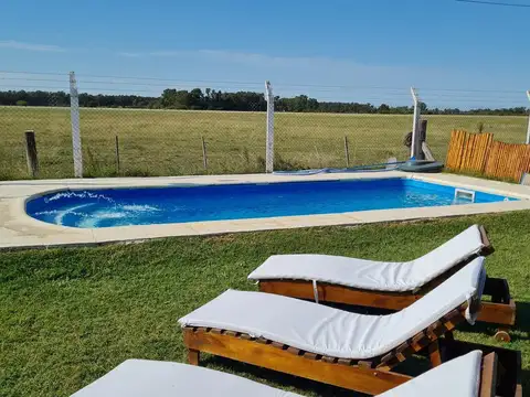 Hermosa casa 2 plantas con vista al campo en Domselaar Chico VENTA