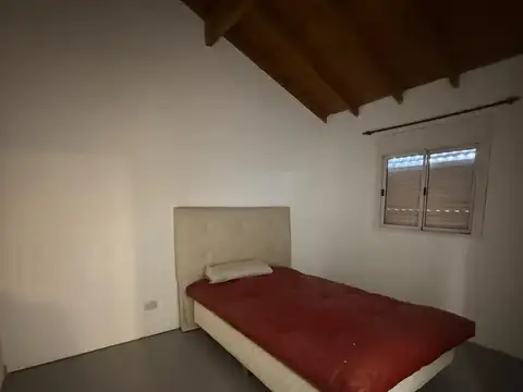 Casa 6 ambientes con 2 baños