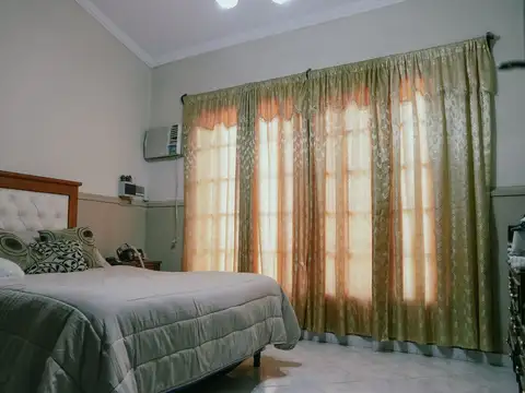 Casa 6 ambientes con 2 baños