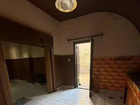 Casa en planta alta Alsina 2200