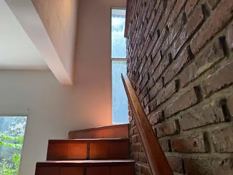 Casa en Alquiler con 4 cocheras