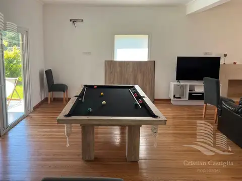 Venta- Casa en Los Castaños con Pileta