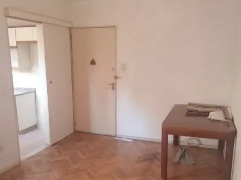 Depto de 3 amb en buen estado en plenísimo centro de Avellaneda. Bajas expensas. Oportunidad 