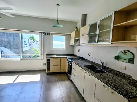 Depto Tipo Casa en Alquiler con 1 cocheras