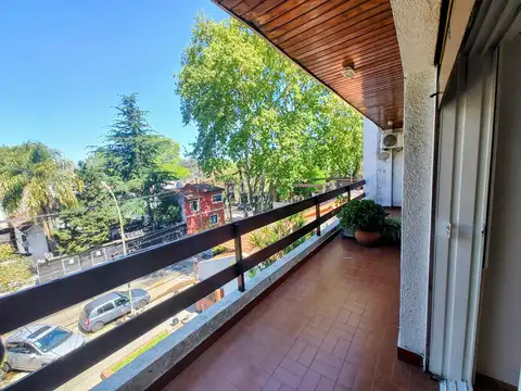 Excel PH 4 amb con cochera a mtrs de Maipu y cerca de Est Florida, balcones y ampl terraza.