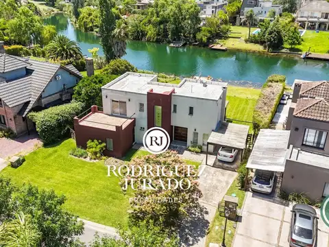 Casa en venta a la laguna Santa Clara Villanueva