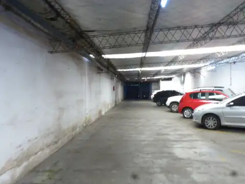 VENTA COCHERA CUBIERTA, P. BAJA,  EN VILLA URQUIZA