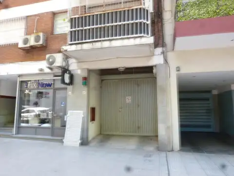 VENTA COCHERA CUBIERTA, P. BAJA,  EN VILLA URQUIZA