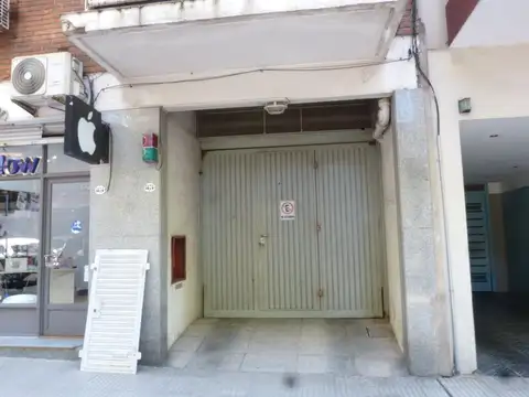 VENTA COCHERA CUBIERTA, P. BAJA,  EN VILLA URQUIZA