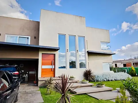 Venta Casa 7 ambientes en Moreno