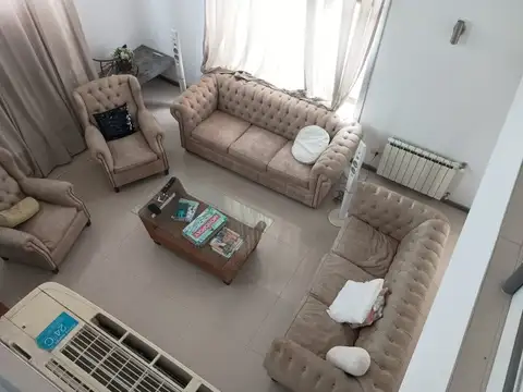 Casa 7 ambientes con 2 baños